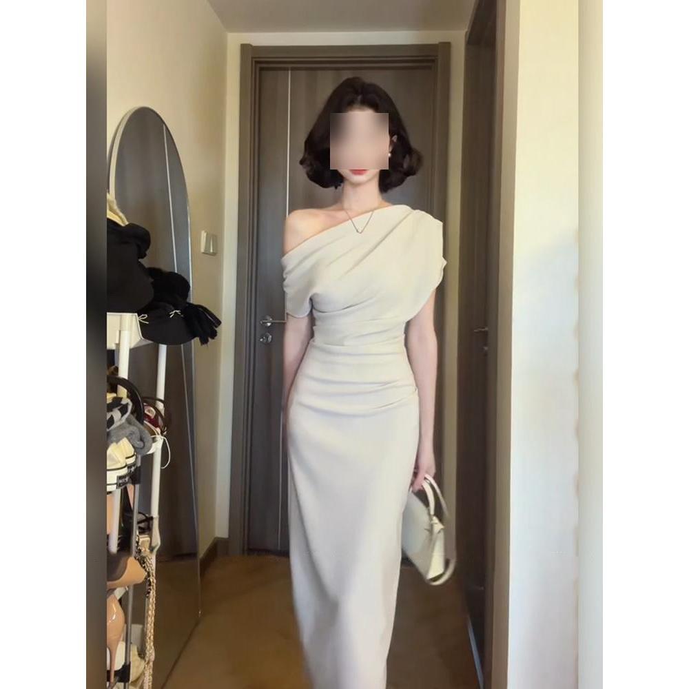 Women's summer slim-fit one-word shoulder-length dress shows figure, waist-wrapped hip skirt temperament, senior slanted shoulder short-sleeved dress