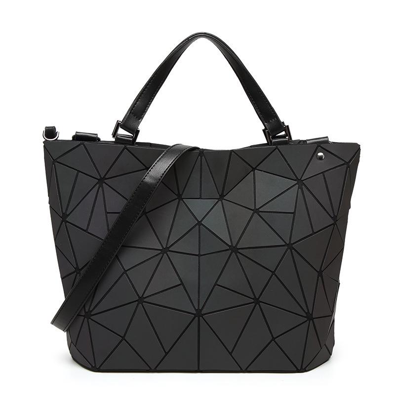 2020 Autumn/Winter Geometric Women's Bucket Bag: Japanese-Style Luminous Rhombus Grid with Irregular Design for Single Shoulder Use