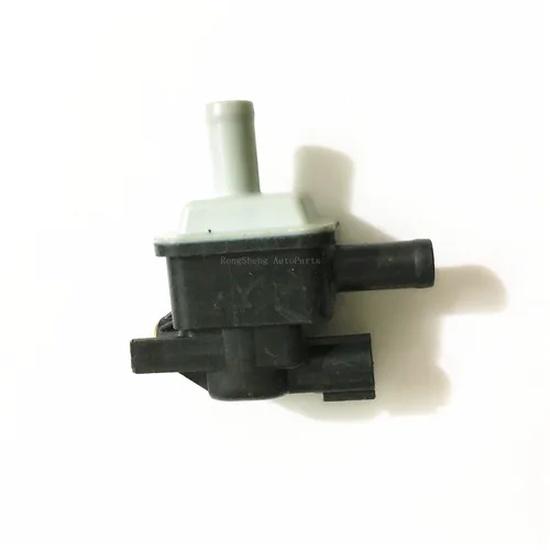 136200-7230 Valvola del vuoto PE01-18-751 Per Mazda 3 CX-5 2.0 2.5 L4 2012-2014