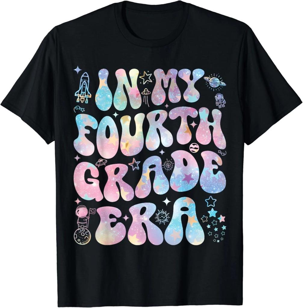 In meiner vierten Klasse Ära Groovy Batik Zurück zur Schule 2024 Geschenk Unisex T-Shirt