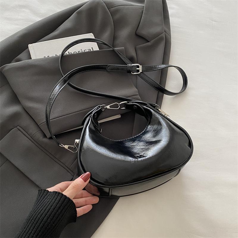 2025 new fashion crescent moon texture messenger bag niche design handbag casual simple temperament shoulder bag