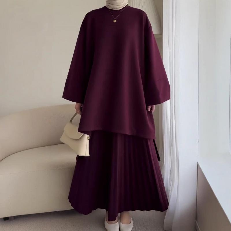 2025 Autumn Retro Women's Casual Set: Round Neck Loose Top & Half-Length Skirt