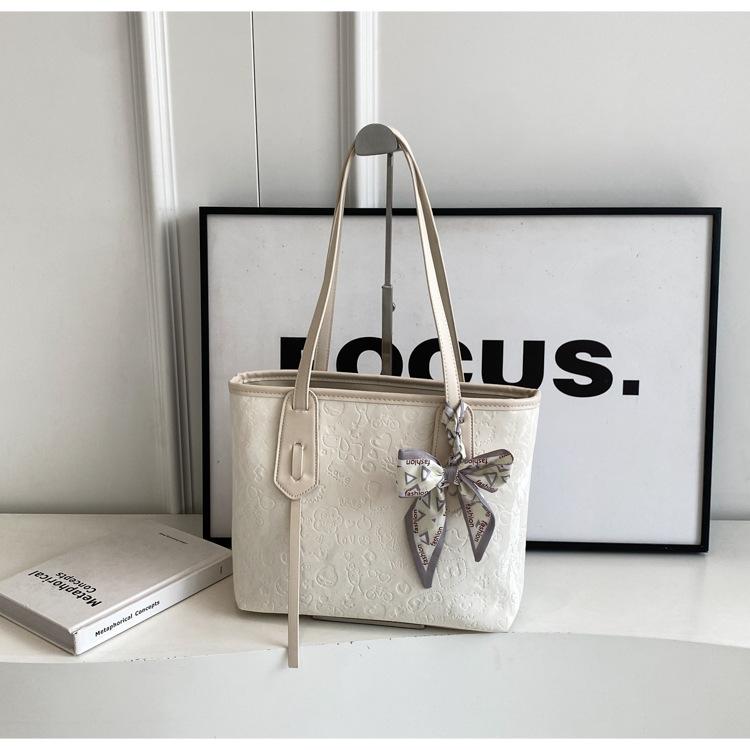 Fashion Commuter Large-capacity Bag Women's 2025 New College Student Class Bag Casual Versatile Shoulder Bag Tote Bag