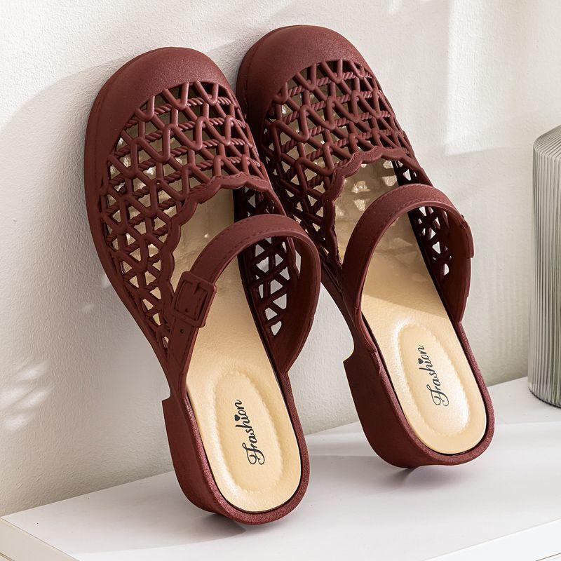 Fashionable Women's Baotou Slippers for Summer Anti Slip and Wear-resistant Beach Shoes for Home and Outdoor Use