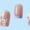 24 Pcs Press On Nails Short White Daisy Fake Nails Full Cover Stick On Nails French Acrylic Exquisite False Nails with Glue Design Nails