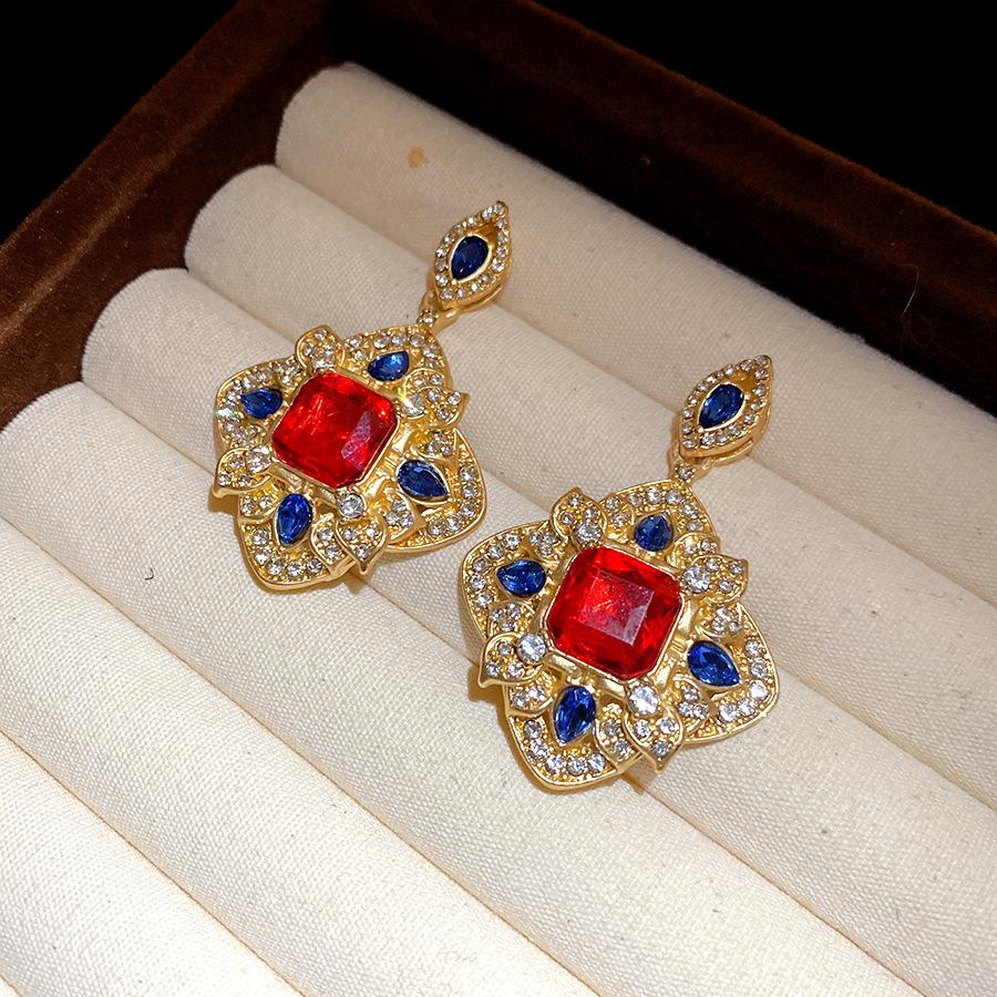 

Medieval vintage silver needle diamond pendant earrings retro court style stud earrings light luxury high-end earrings