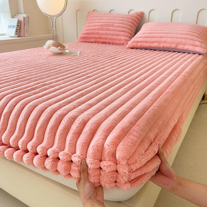 

Bonenjoy Warm Bedsheet Plush Fitted Sheet Plain Color Bed with Elastic Strap Warm Bedspread Adults Kids Room Soft Bed Cover 120x200cm