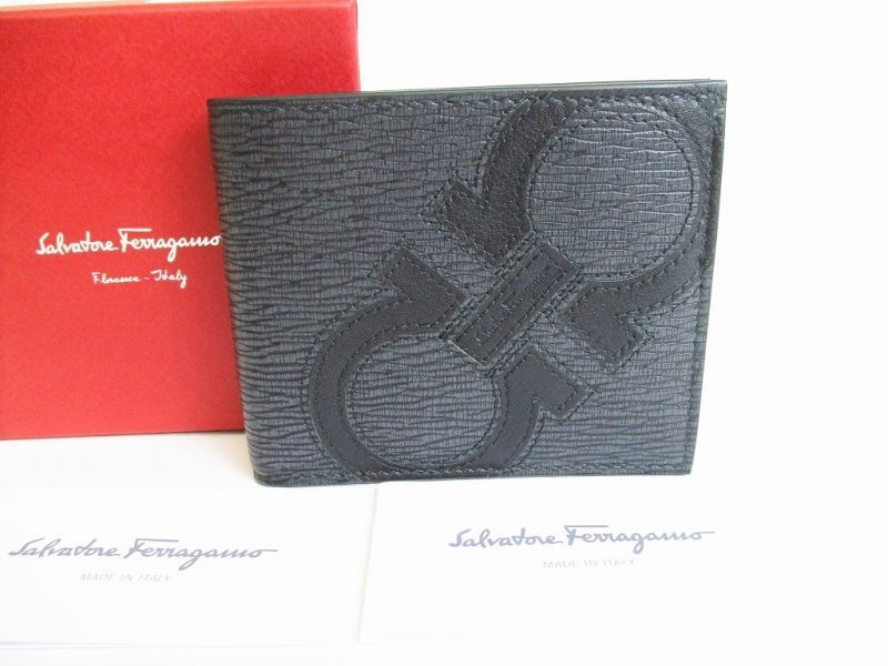

Справжній шкіряний гаманець Salvatore Ferragamo Gancini № 8524 відремонтований.