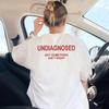 2026 MULHERES Não Diagnosticado Mas Algo Não Está Certo Camiseta, Camiseta Engraçada de Saúde Mental Verão Unissex Solta e Respirável Camiseta Top