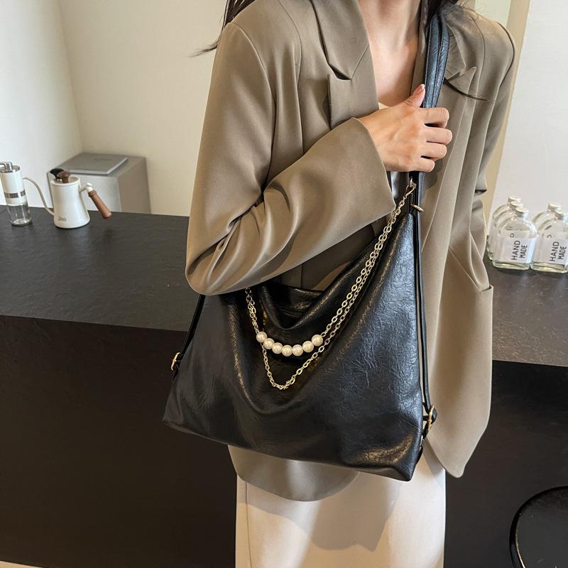 Premium sense large capacity tote bag women's 2025 new pearl chain shoulder bag commuter versatile backpack