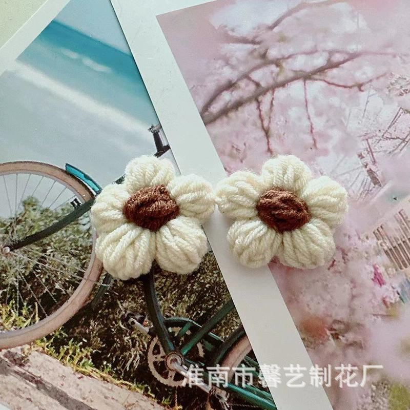 

10Pcs Fall Winter Milk Tea Colored Wool Flower Accessories 3D Deco for Handmade Hair Clips Headband for Girl Kid Wool Hat Scarf diameter about 4.5cm бежевый