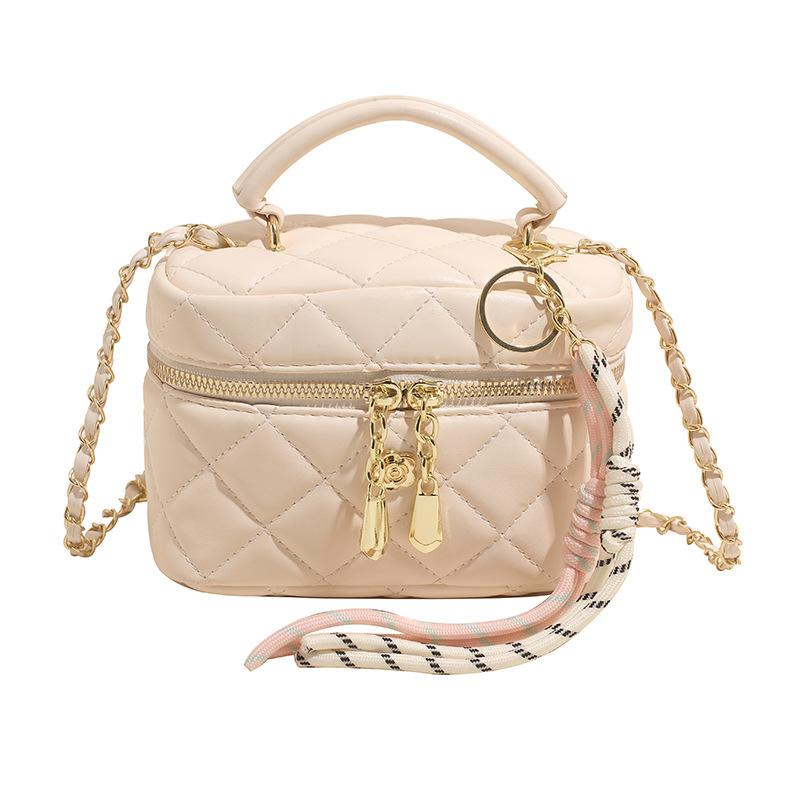 New Product Fashionable Small Fragrant Style Rhombus Chain Portable Box Bag Versatile Temperament Personalized Messenger Change Bag Woman