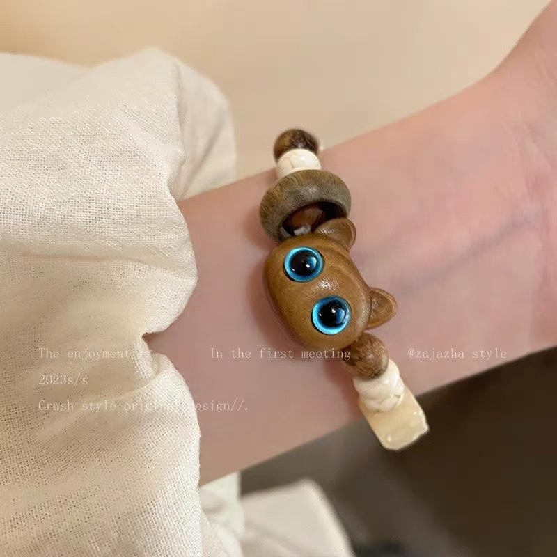 Trendy Cat Bracelet: Sweet & Cool Sandalwood Jewelry for Women
