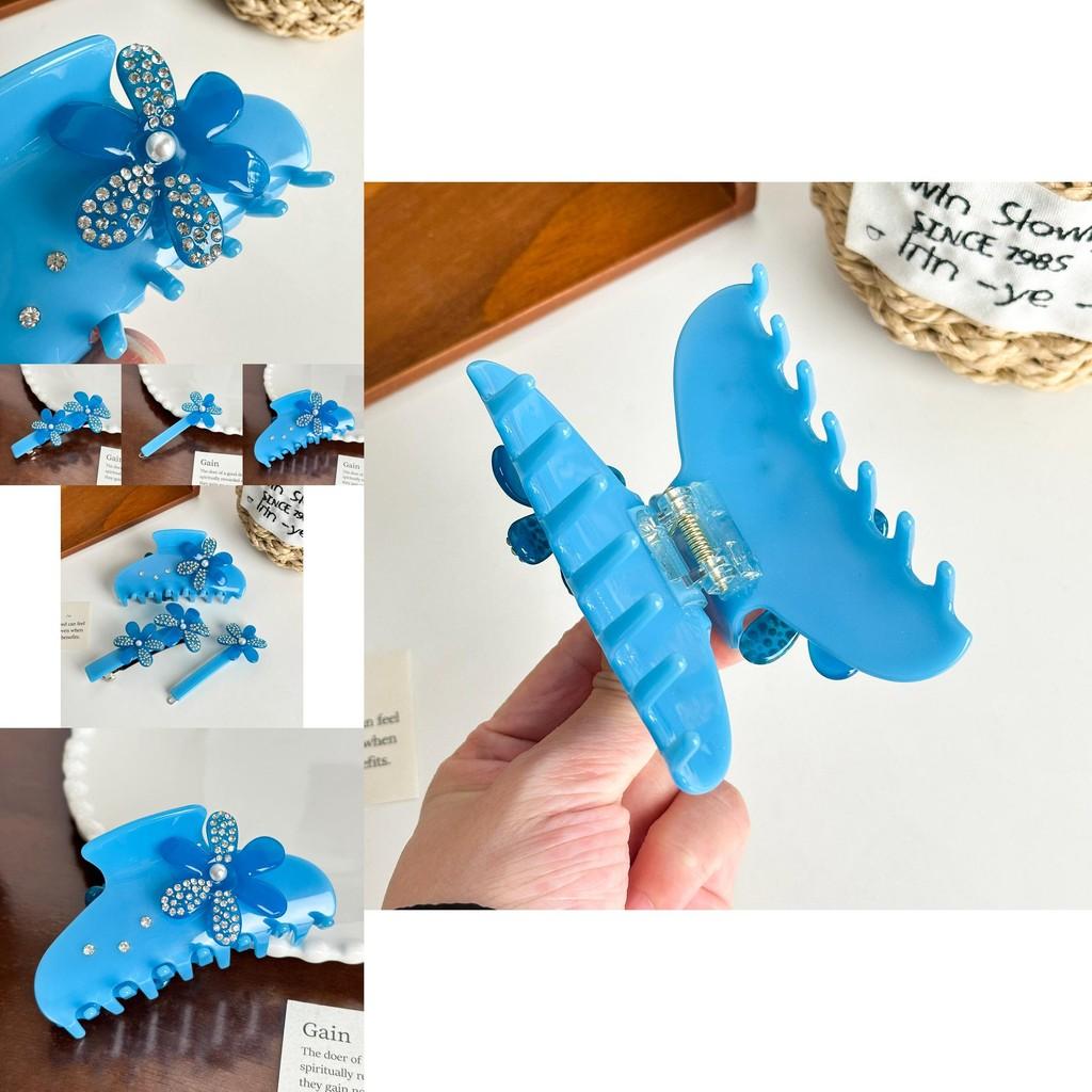 Chic Acetate Hair Claw Clip Adorned With Stylish Floral Embellishments And Rhinestones