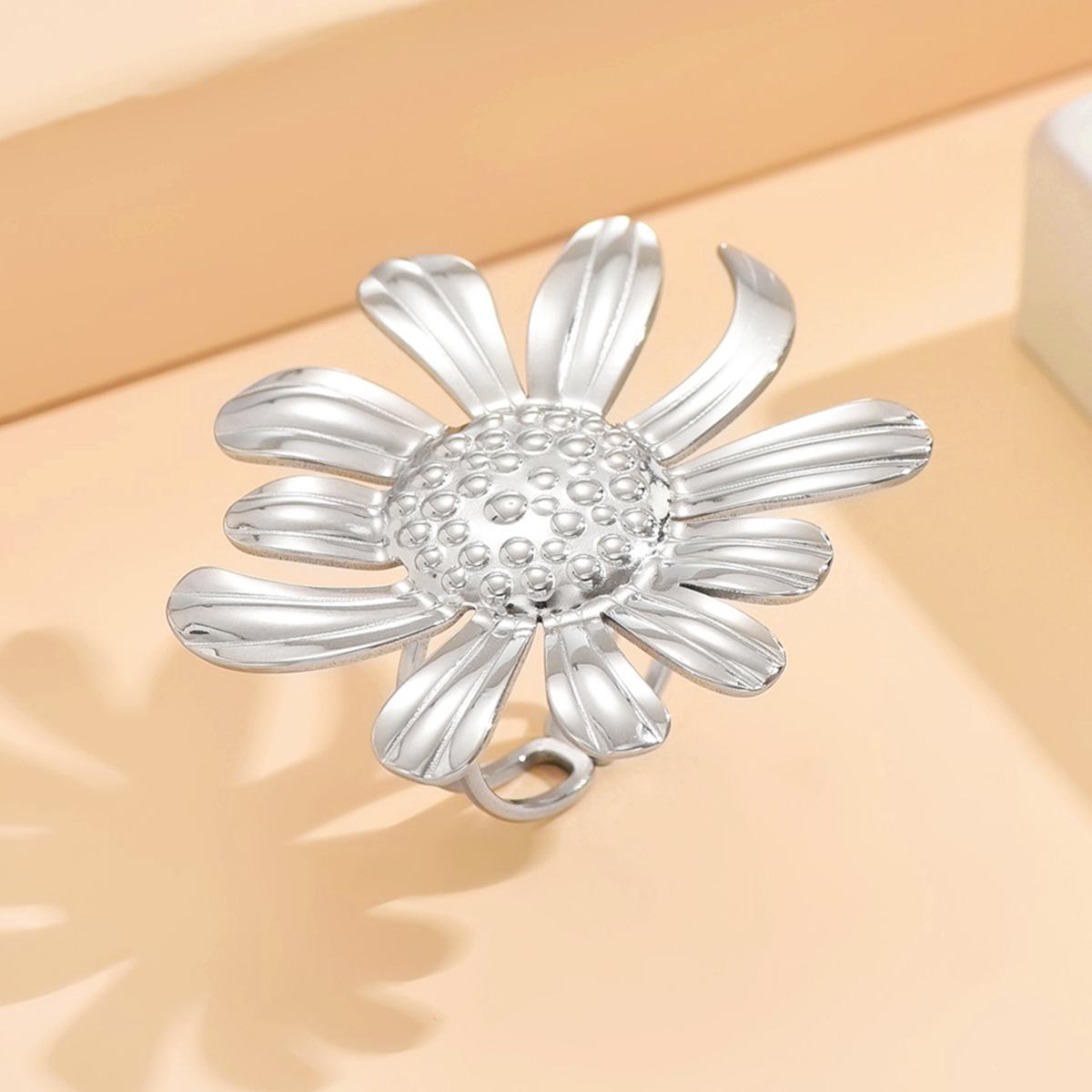 Exquisite Gold Daisy Sunflower Open Stainless Steel Ring - Elegant Women s Accessory