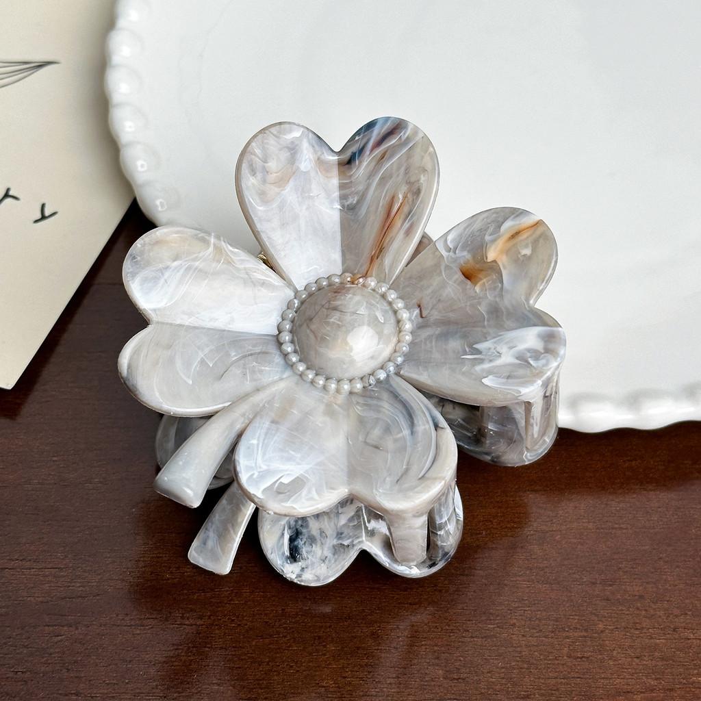 Stylish Gradient Color Four Leaf Clover Hair Clip Perfect For Fashionable Updos And Everyday Wear