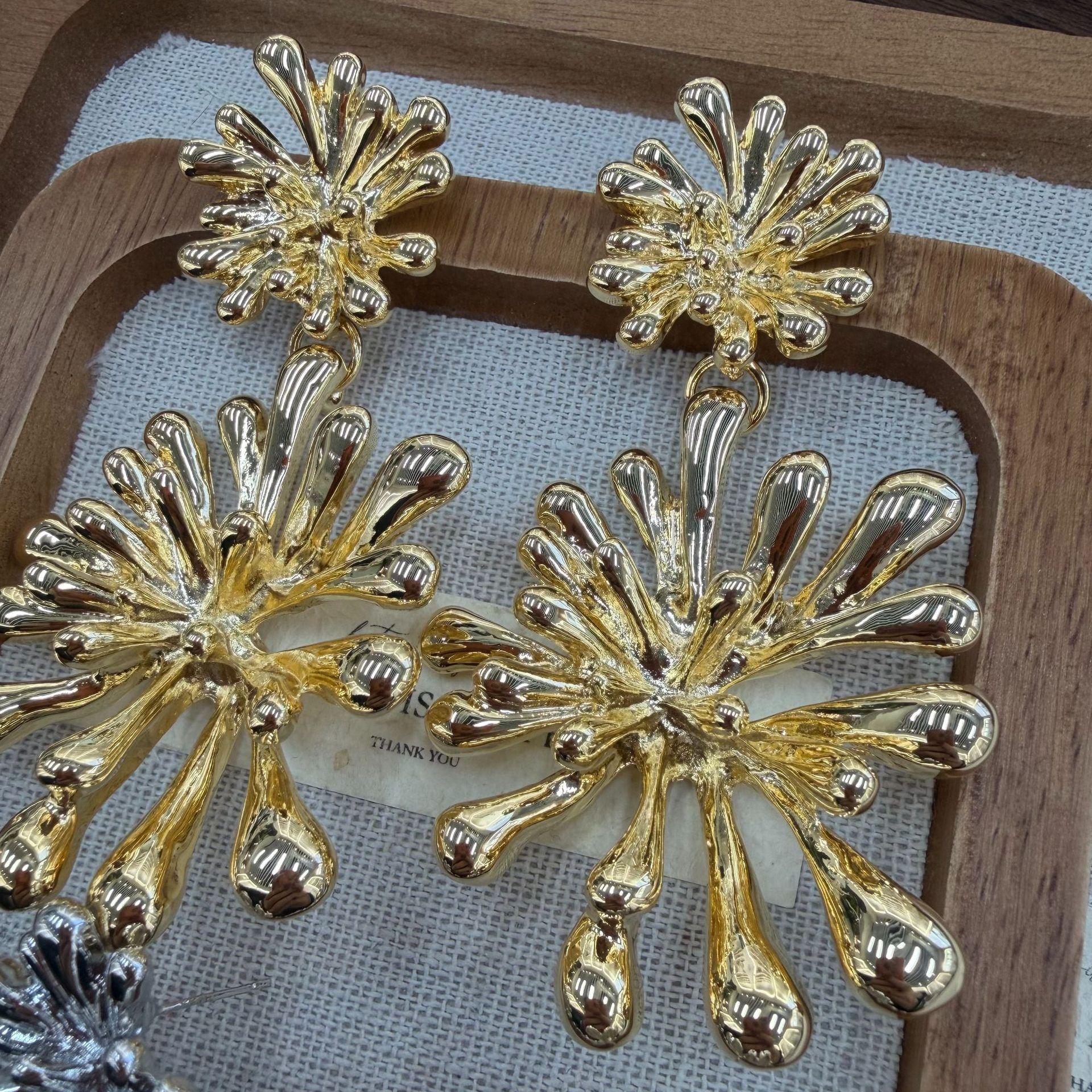 Exaggerated Fashion Size Pendant Fireworks Shape Irregular Sense Exaggerated Three-Dimensional Geometric Metal Earrings