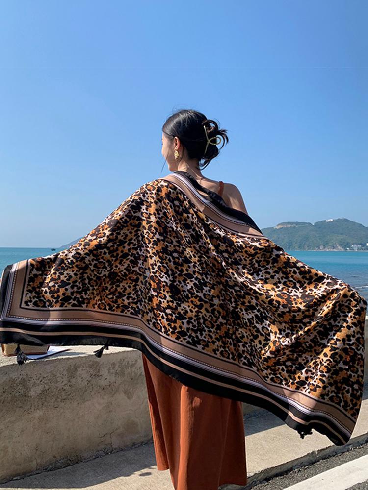 New Summer Fashion Women Silk Scarf Beach Wrap Shawl Leopard Print Sunscreen Bandana Hijab Mujer Bohemian Musulman Scarve Pareo