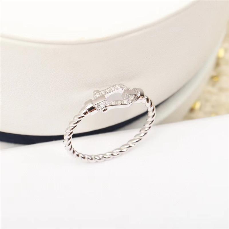 Anillo con Hebilla de Herradura Dorada V para Mujer Nicho de Gama Alta Anillo de Pareja Anillo Dedo Índice Joyería para Hombres y Mujeres