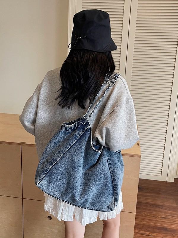 Kolekcja Wiosna 2025: Duża Dżinsowa Torba Tote z Wszechstronnym Paskiem na Ramię z Łańcuszkiem dla Kobiet