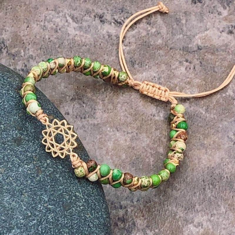 Verstellbares Unisex Armband mit natürlichen Türkisperlen, zweireihig, mit Baum-Anhänger für einen stilvollen Look