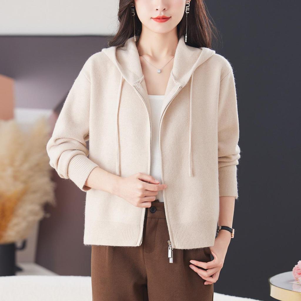 2025 Spring/Autumn Red Hooded Short Jacket for Middle-Aged Women - Petite Knitted Cardigan