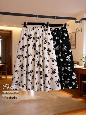 Women's Black Floral A-Line Midi Skirt: Versatile Spring/Autumn Fashion Trend.