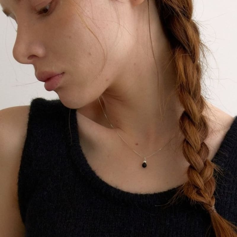 MINI ONYX drop NECKLACE-006 moments