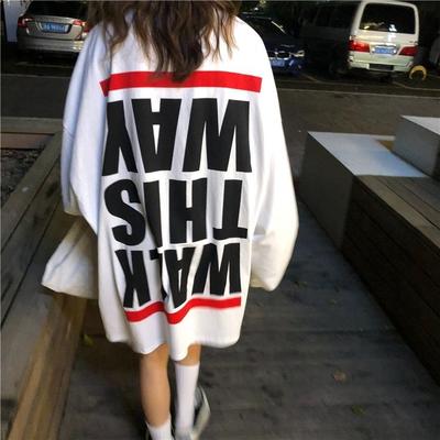 T-shirt oversize vintage da donna Streetwear T-shirt coreana con stampa di lettere T-shirt bianche a maniche lunghe Kpop