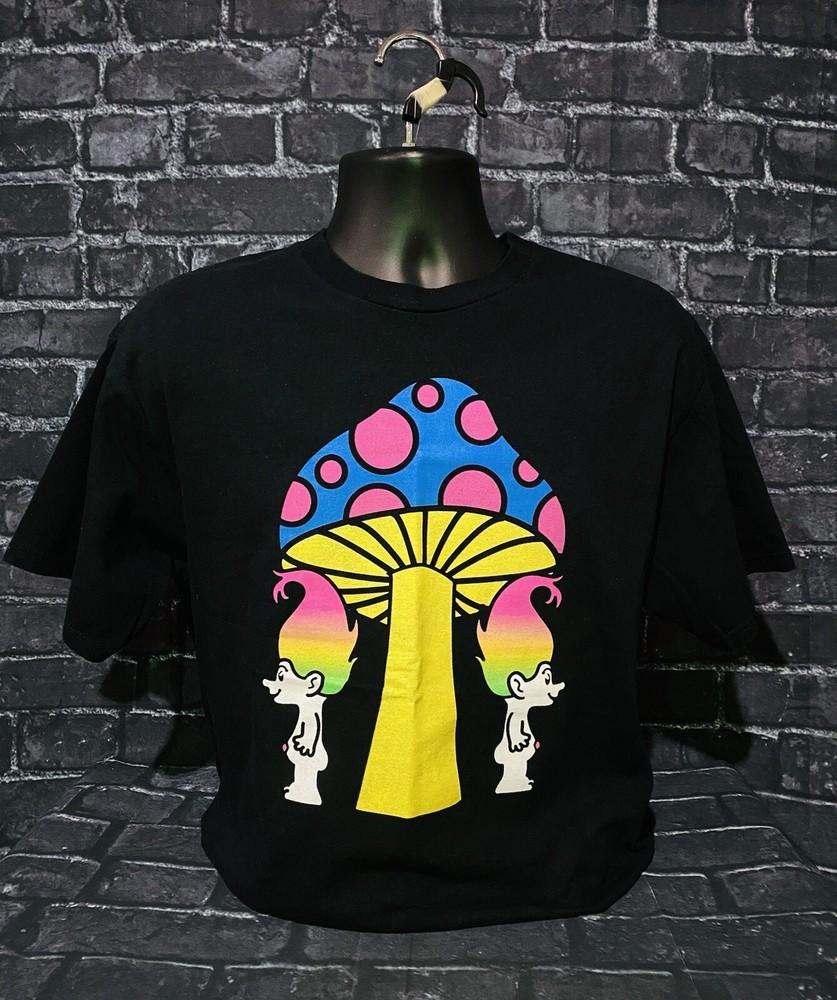 Good Luck Trolls TShirt Adult Large 60th Anniversary Dreamworks Blacklight Unisex T-Shirt S