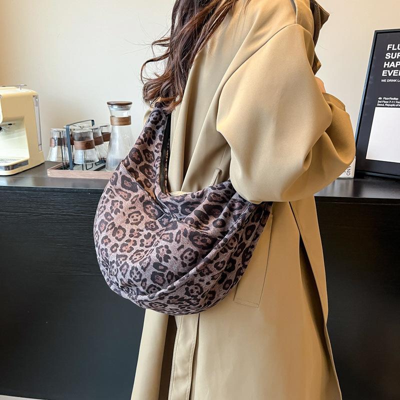 Casual Personality Texture Versatile Suede Premium Sense Niche Suede Large Capacity Versatile Underarm Oblique Cross Women