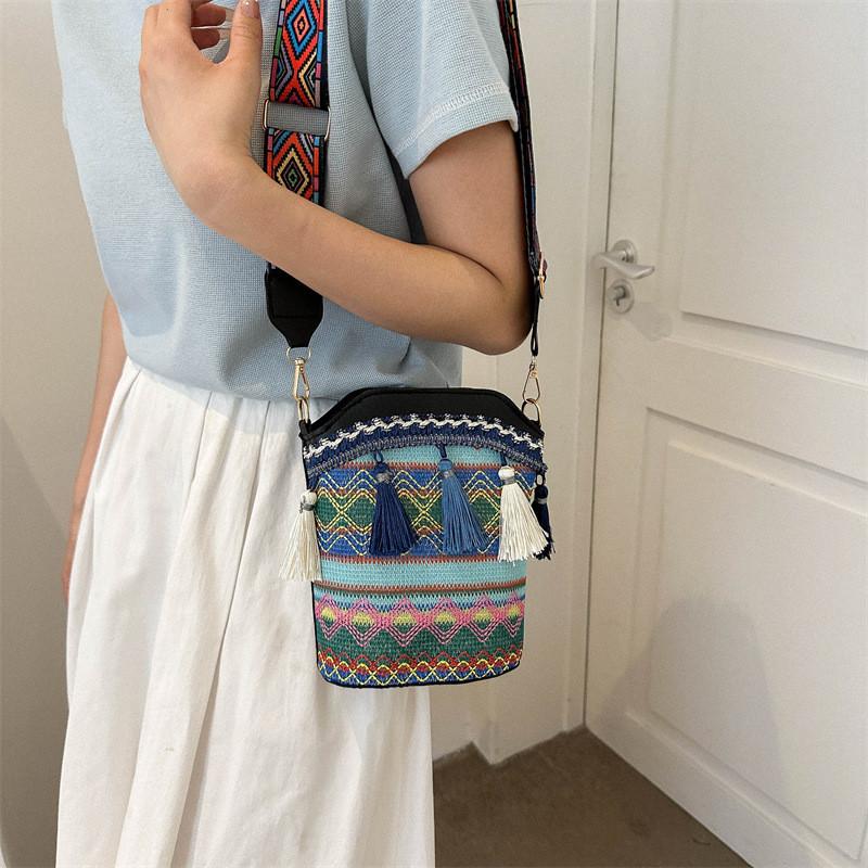 Stylish Minimalist Crossbody Bag For Women Trendy Fall Small Square Design