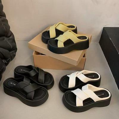 Muffin Thick-bottomed Cool Slippers Women's Summer Wear 2025 New Versatile Internet Celebrity Fashion High-end Beach Slippers