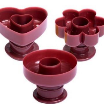 

Set of 3 Plastic Cookie Cutters Donut Shape Biscuit Mold Cake Baking Tools with Stamps for Homemade Pastry Decoration and Shaping One Size красный