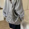 2025 Fall/Winter New Casual Leopard Print Shoulder Bag Large Capacity Canvas Tote Bag Women's Casual Commuter Armpit Bag