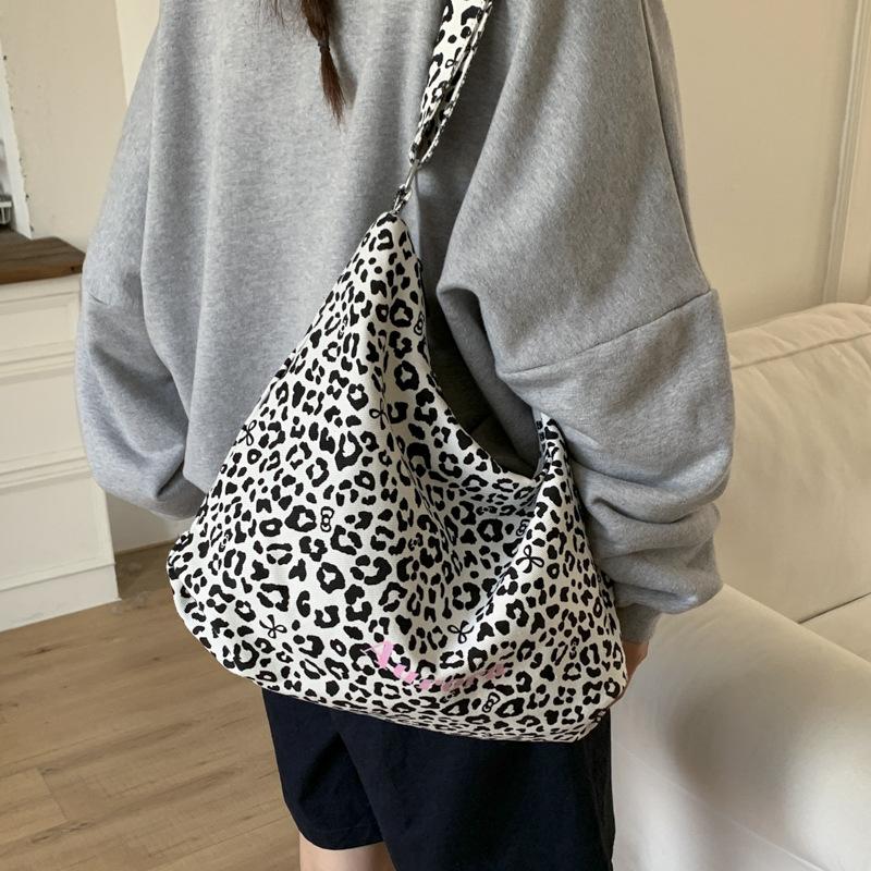 2025 Fall/Winter New Casual Leopard Print Shoulder Bag Large Capacity Canvas Tote Bag Women's Casual Commuter Armpit Bag
