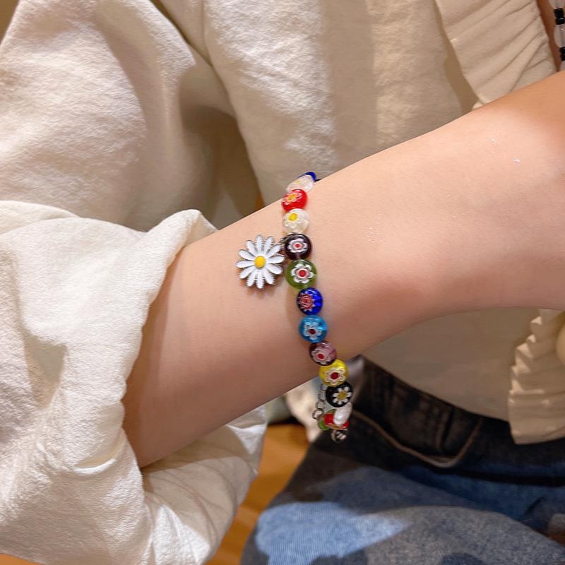 Pulseira de contas de girassol para mulheres - Design de flores de vidro coloridas, frescas e doces, joia de mão inspirada em celebridades.