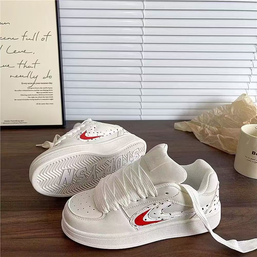 

Платформенные белые женские туфли весна-лето 2025 новая мода корейский тренд удобные повседневные женские туфли с универсальными кедами с принтом смайлика 43