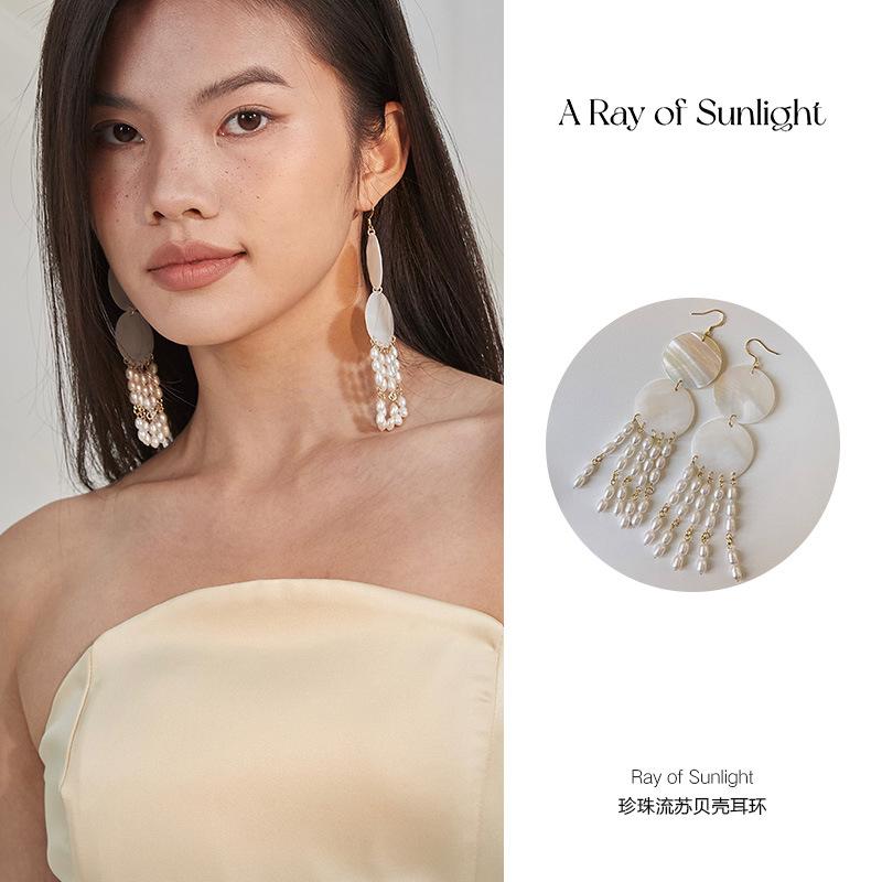 Round shell pearl fringed earrings retro light luxury temperament ear hook fashion versatile high sense earrings women