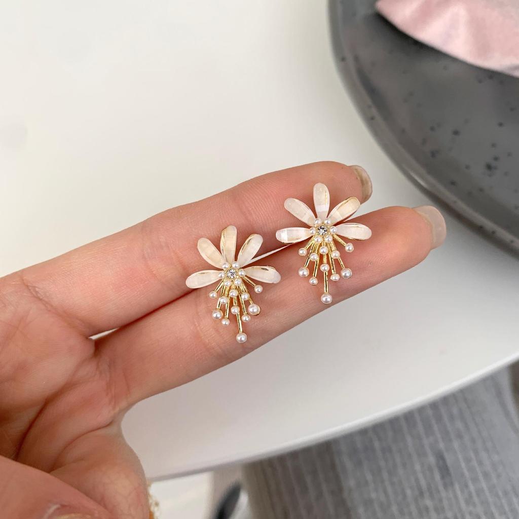 Elegant Korean Pearl Flower Earrings