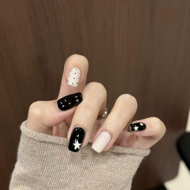 Handmade Black & White Star Color Block Nails: Chic Whitening Autumn/Winter High-End Wearable Tips