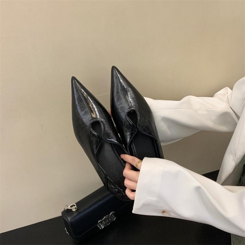 2025 spring and autumn new fashion versatile fashion simple flat-bottomed ladyshoes women pointed soft leather soft sole one pedal