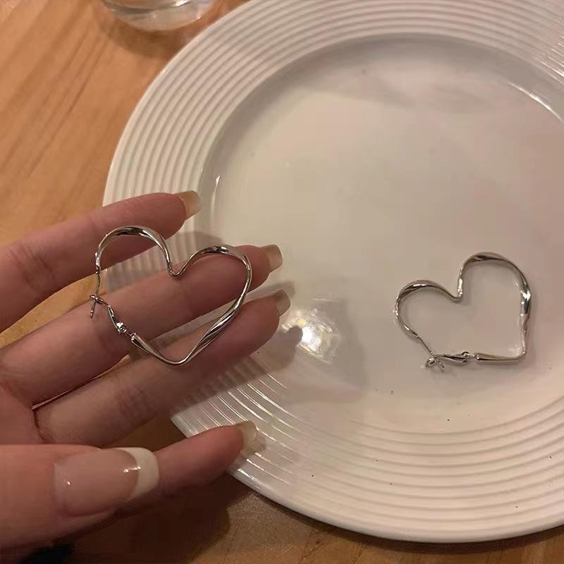 Vintage Exaggerated Hollow Silver Color Love Heart Hoop Earrings for Women Girls Aesthetic Jewelry Fashion Gifts