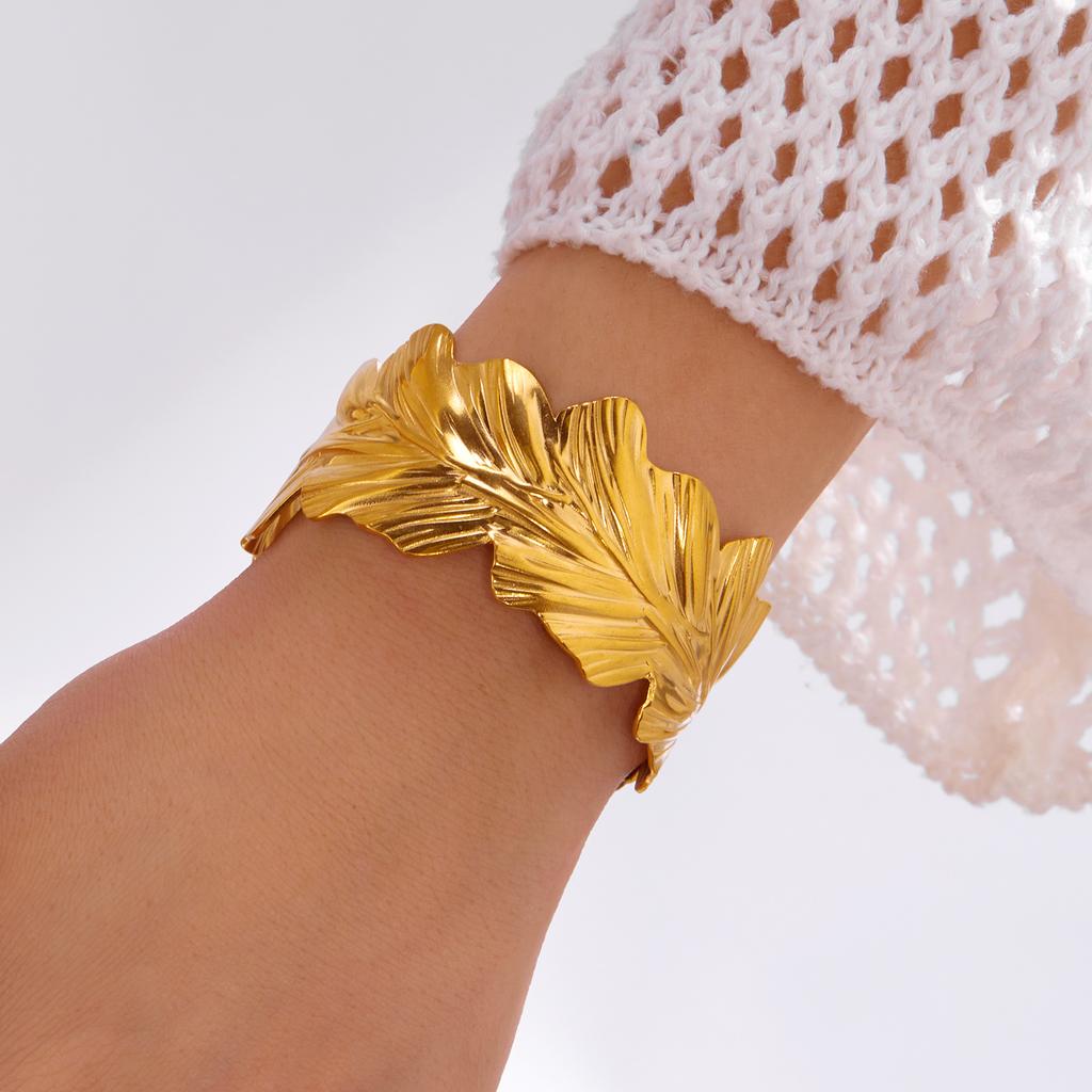 Vintage Stainless Steel Wide Cuff Bangle for Women Gold Color Starfish Flower Heart Open Chunky Exaggerated Bracelet Jewelry