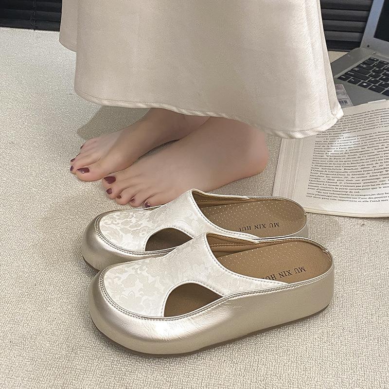 Silver thick-soled heightened pinch-on flip-flops for women's outerwear 2025 summer new fashionable versatile beach cool slippers