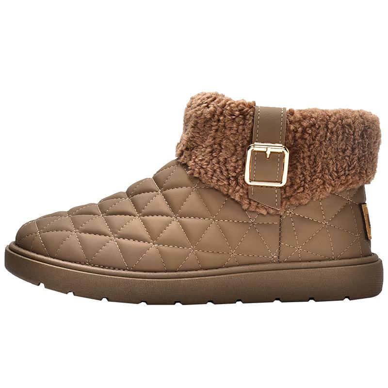 

New products are on sale in winter, new thick-soled snow boots, piled and thickened warm cotton shoes 2469. 40