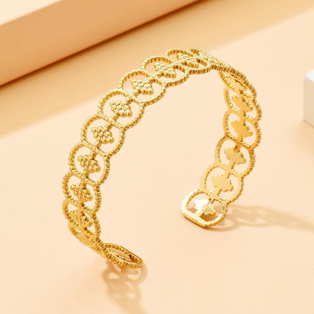 Romantic Retro Hollow Lace Stainless Steel Open Bangle - Elegant Flower Design for Women’s Jewelry