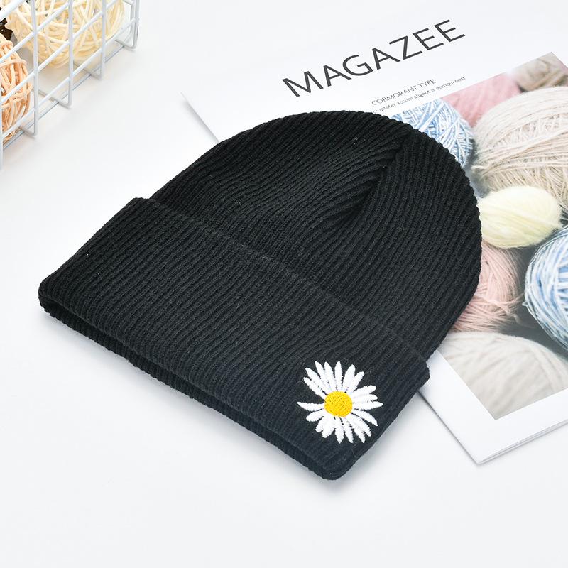 New Daisy Embroidery Beanie Autumn Winter Soft Warm Knitted Cap Men Women Unisex Cap Hats Ski Caps Beanies