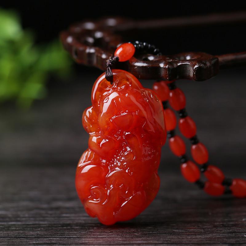 Náhrdelník s jantárovým príveskom v etnickom štýle, retiazka na sveter