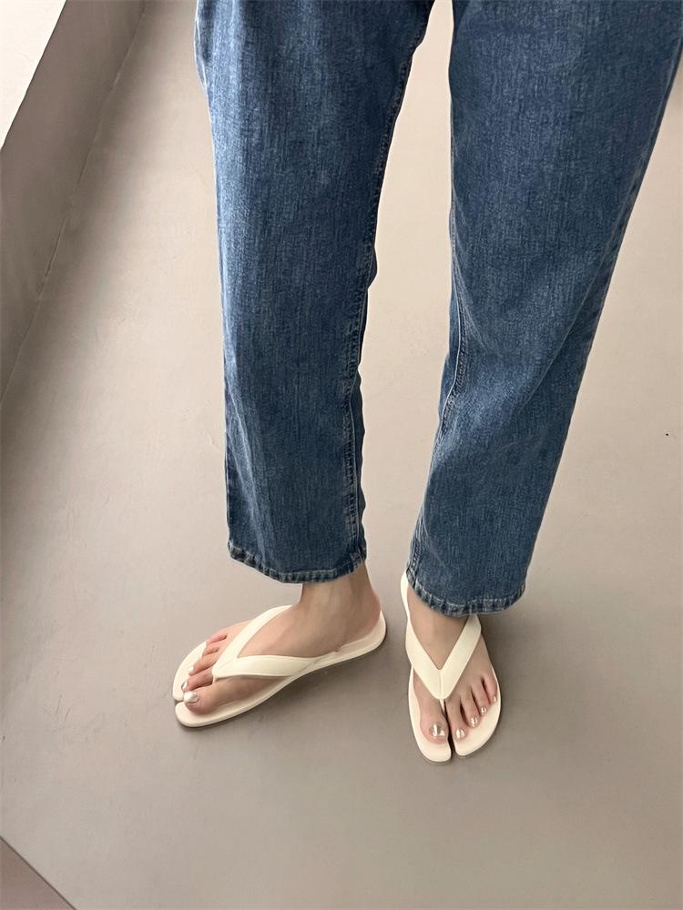Cool~ Internet celebrity flip-flops women's fashion 2025 new toe flat toe cold slippers beach shoes